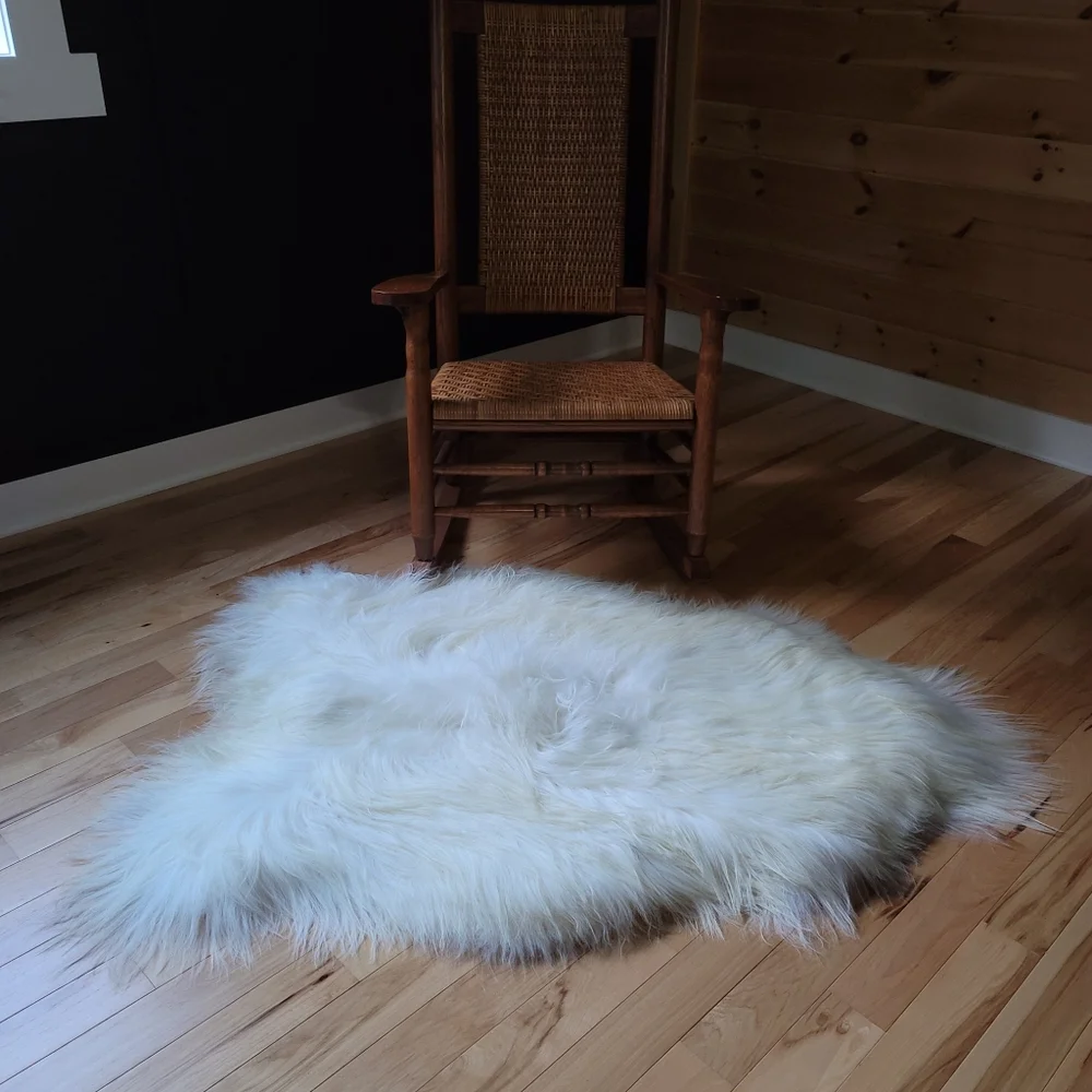 Enormous Icelandic Sheepskin Hides – Limited Availability - Picture 5 of 13